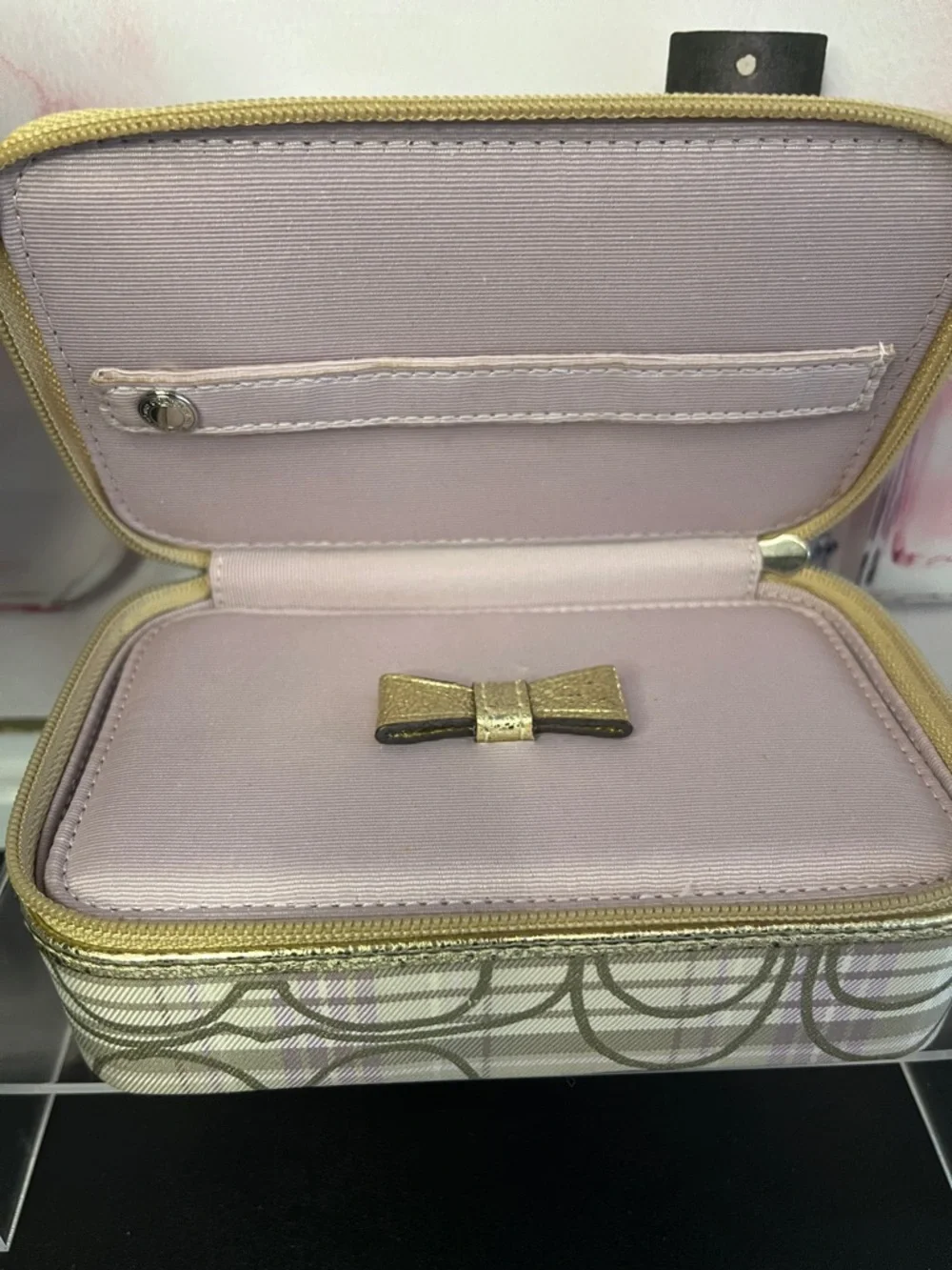 Coach lilac and beige w/gold detailsPatterned Travel Jewelry Case EUC✨ - Picture 2 of 6